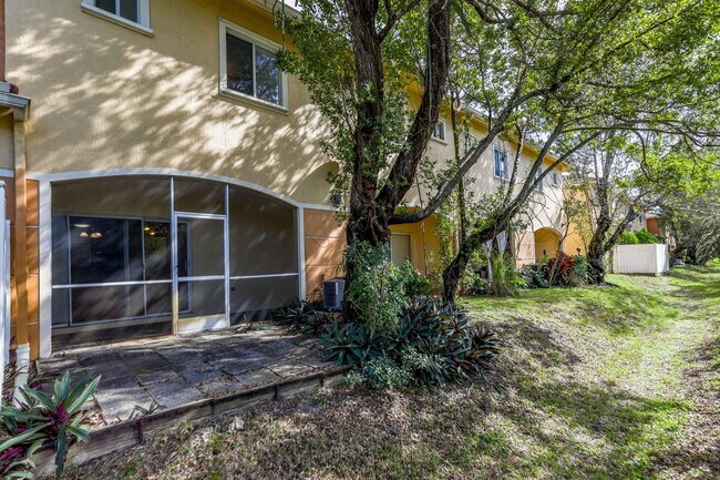 Foto del edificio - 6527 Catalina Ln