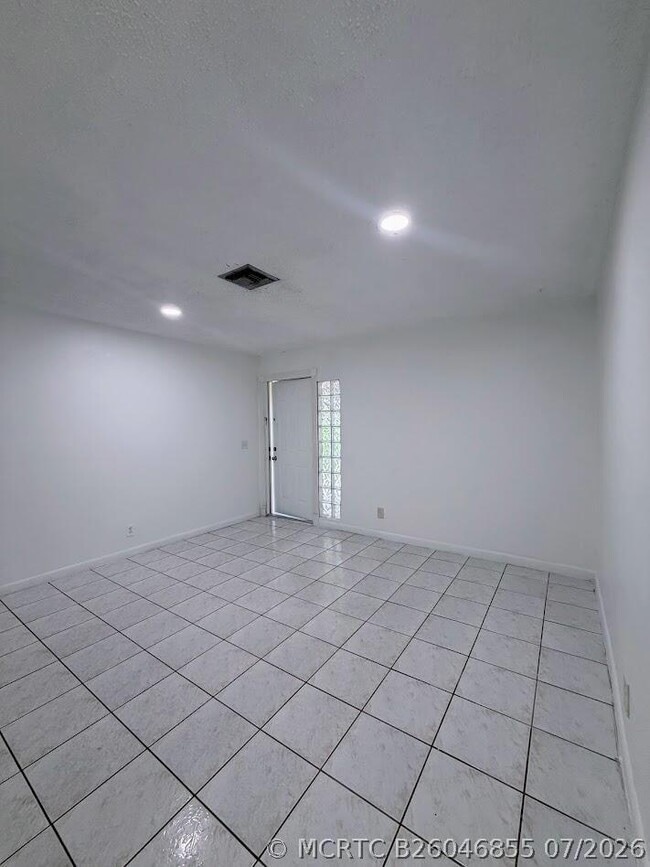 Building Photo - 5899 Mango Rd