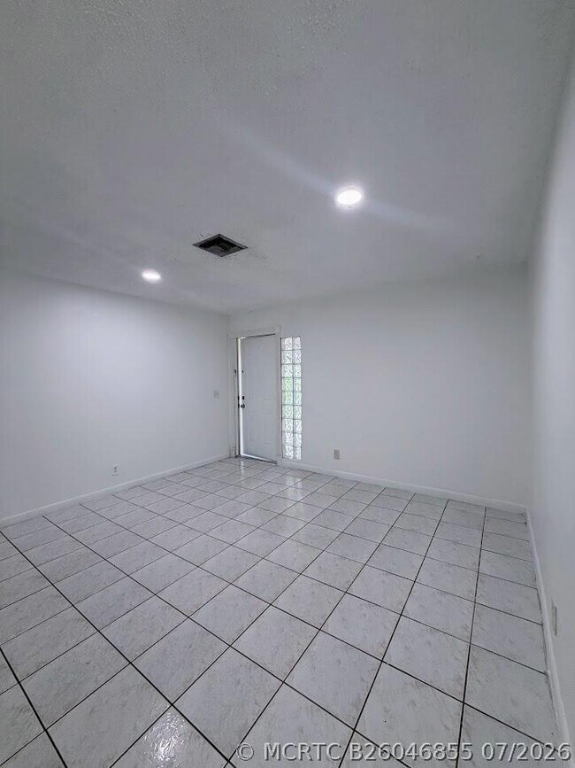 Foto del edificio - 5899 Mango Rd