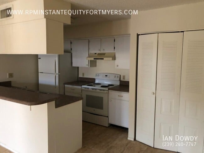 Building Photo - 5323 Summerlin Rd