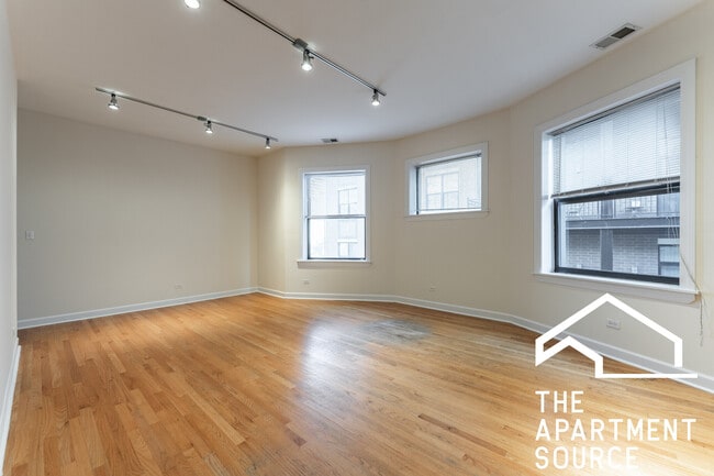 Building Photo - 4729 N Sheridan Rd