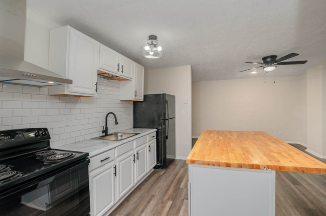 Foto del edificio - 3030 Cleinview Ave