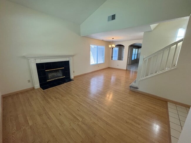 Building Photo - Gorgeous updated gated community unit!
