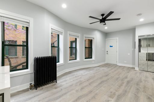 Foto del edificio - 7740 N Eastlake Terrace