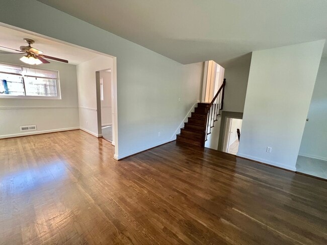 Foto del edificio - Beautiful 4 BR + den 2 FB home in corner lot!