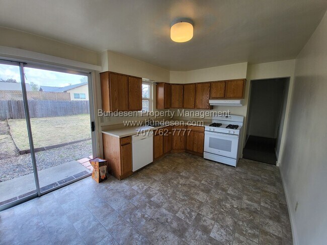 Foto del edificio - Clean Eastside Petaluma Home - 3BD/2BA ~132 Maria Drive