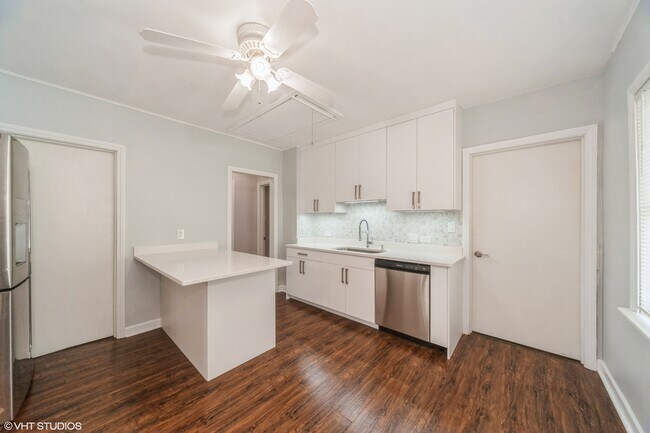 Building Photo - 848 Lee St