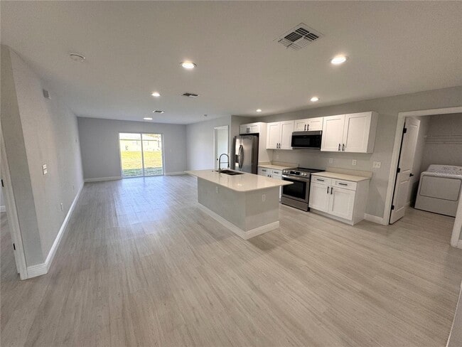 Building Photo - 4100 Mendoza Ave