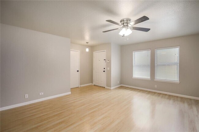 Foto del edificio - 8412 Fall Meadow Ln