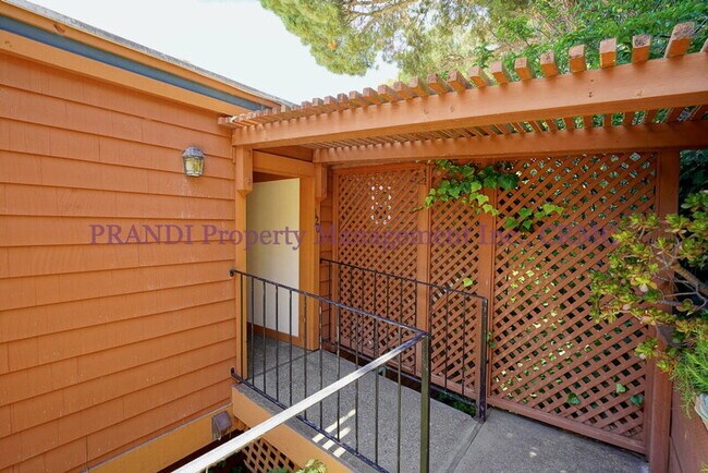 Foto del edificio - 120 Stanford Way