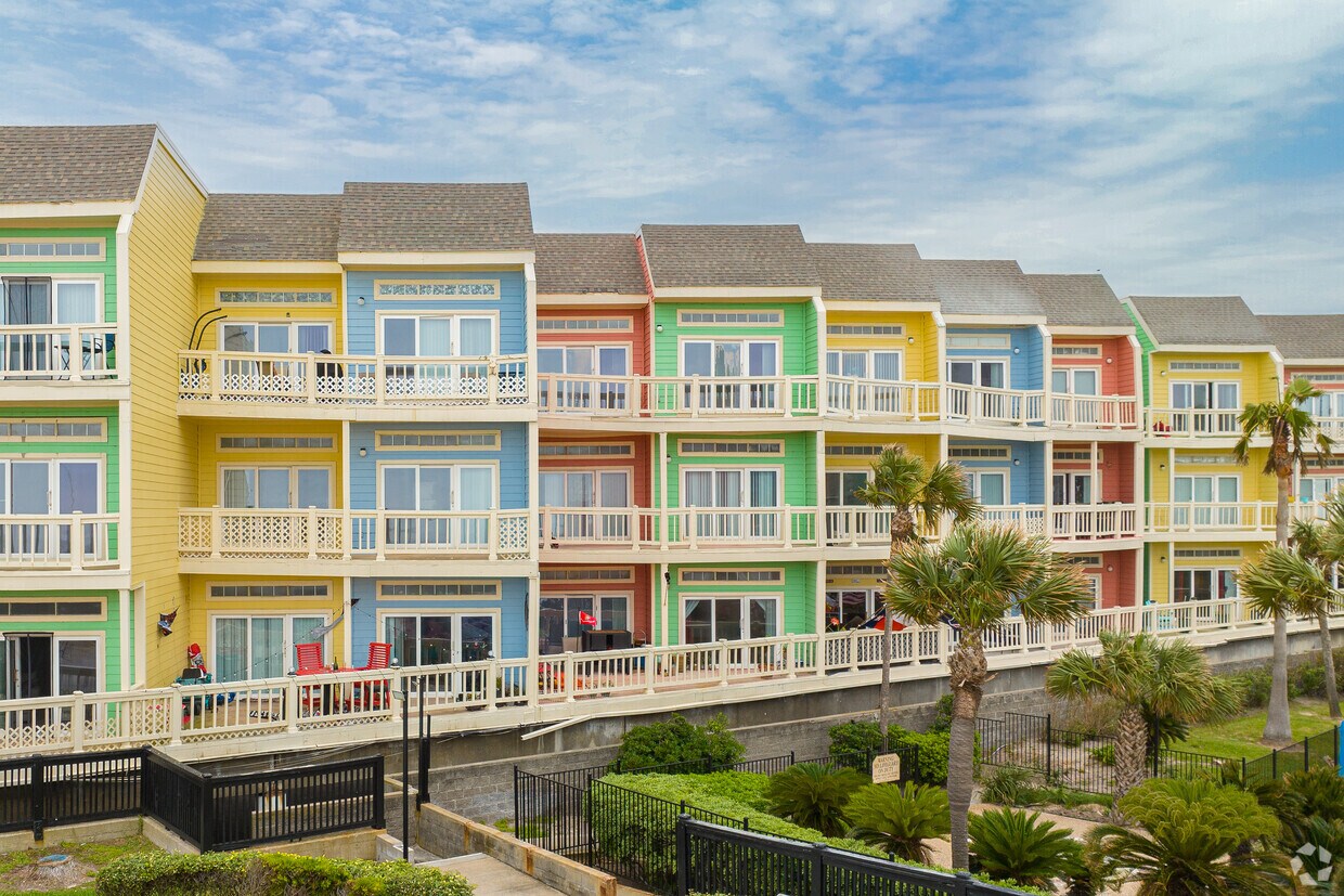 Oceanfront Lofts Apartments in Galveston, TX