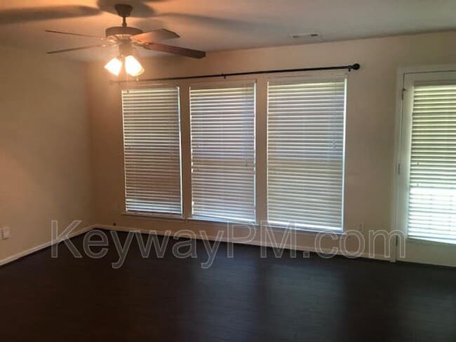 Building Photo - 1468 Collins Dr