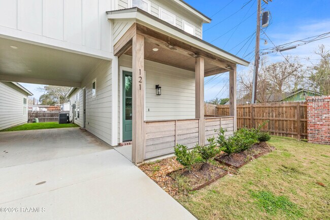 Foto del edificio - 121 Mayberry Grv St