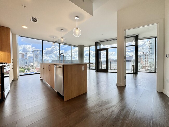Building Photo - Luxury 2 Bedroom Condo in Pullman Gulch Union