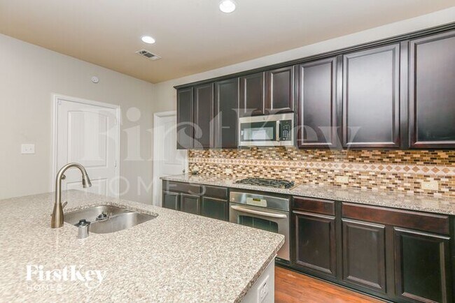 Building Photo - 520 Glacier St