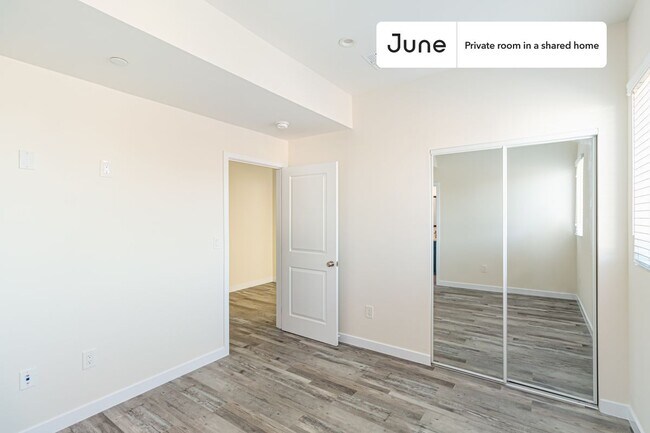 Foto del edificio - Room in Shared 5 bed/5 bath home