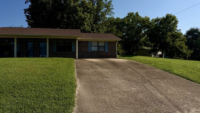 Building Photo - 2403 Rodney Dr