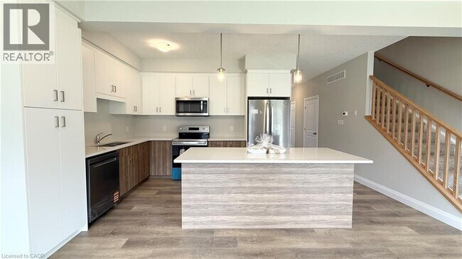 Building Photo - 6941 Heathwoods Ave