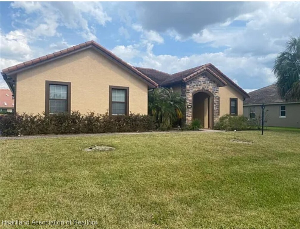 Foto principal - 5016 Friars Cove St