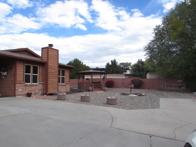 Building Photo - 520 Rado Dr