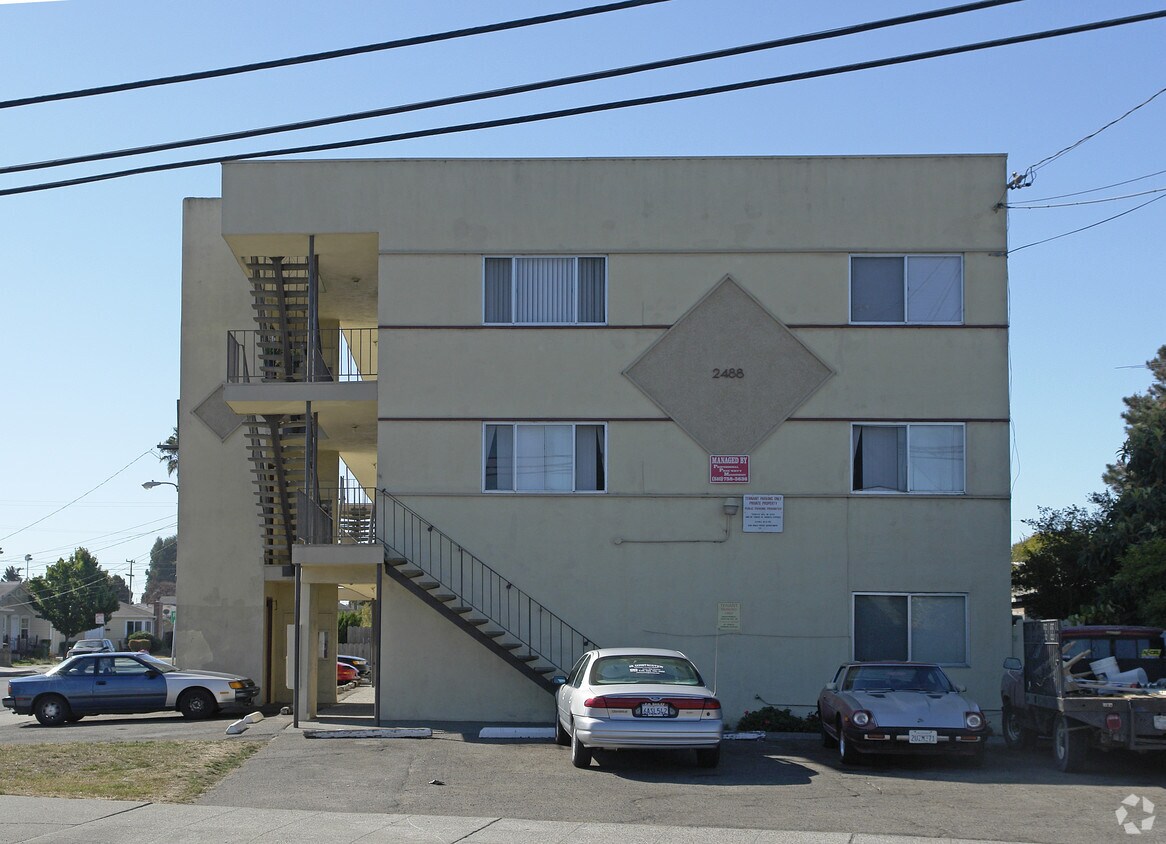Foto del edificio - 2488 Market Ave