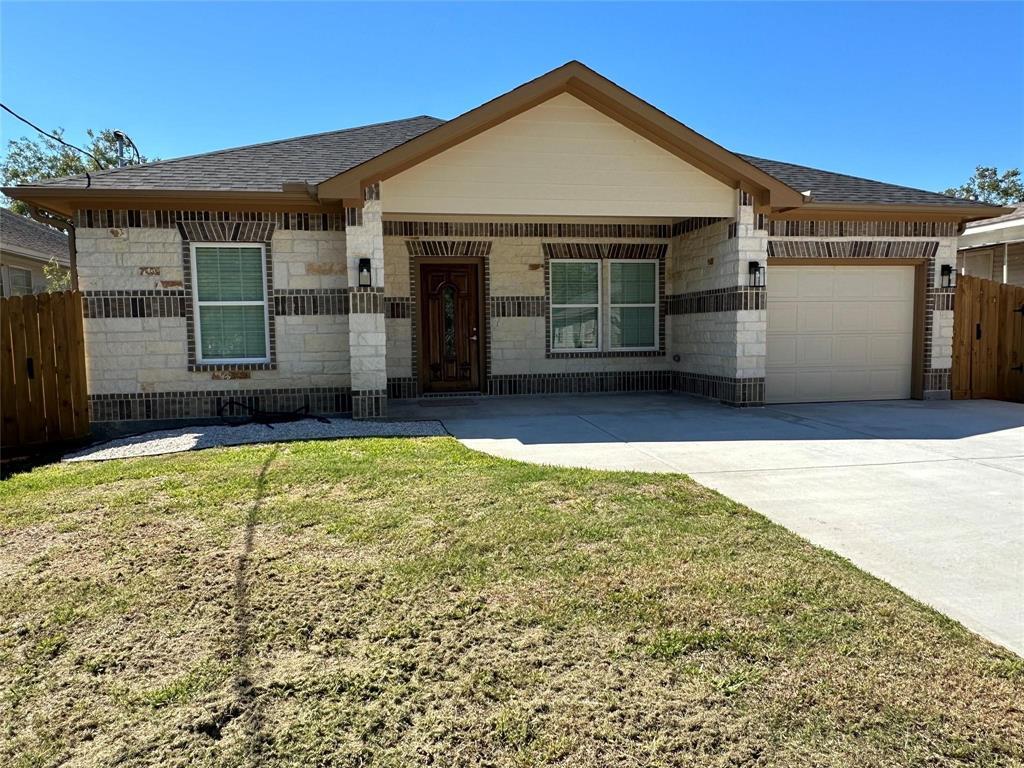Foto principal - 1209 Elm St