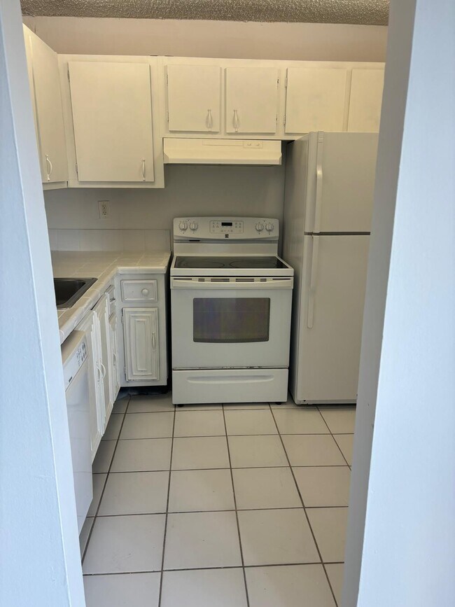 Foto del edificio - 488 NW 165th St