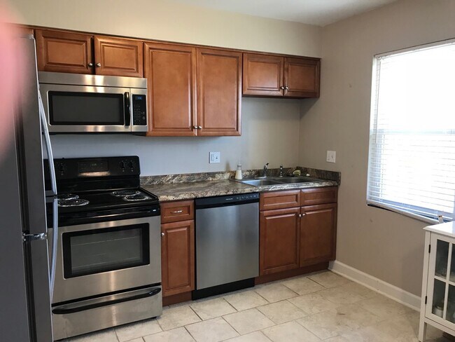 Kitchen - 322 Ridgedale Rd