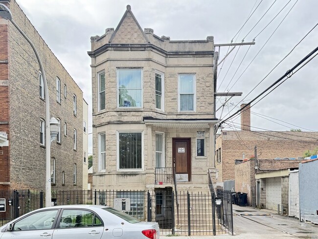 Building Photo - 1542 N Avers Ave