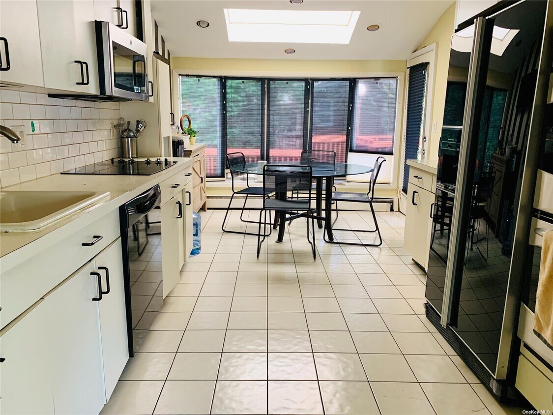 27 Fortune Ln Unit 1, Jericho, NY 11753 Apartments in Jericho, NY