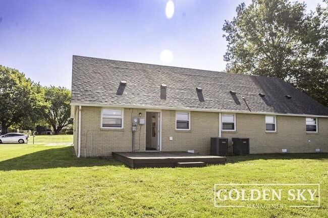 Building Photo - 8873 Mark Dr