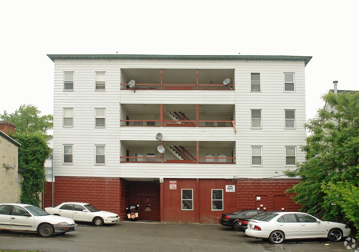 17 Tolles St, Nashua, NH 03064 Apartments in Nashua, NH