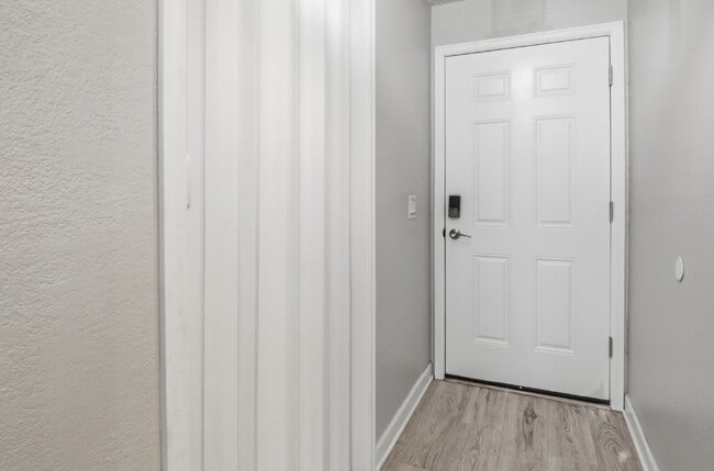Foto del edificio - $1,495.95 - 1 Bed, 1 Bath Updated Unit in Westminster with In Unit Washer/Dryer!