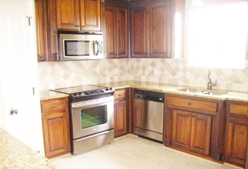 Building Photo - 508 Falling Water Cir