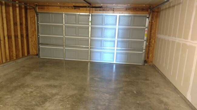 Foto del edificio - Waterfront Property in Lakewood w/ Dock Coming Available Soon!