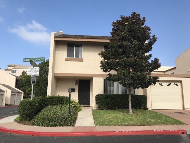 Building Photo - 3 bedroom 2 bath townhouse for rent