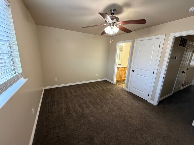 Building Photo - 1790 E Whitetail Way