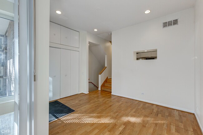 Building Photo - 1508 W Altgeld St