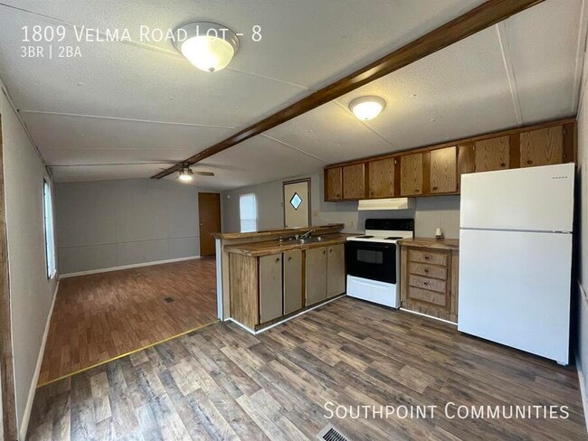 Building Photo - 1809 Velma Rd