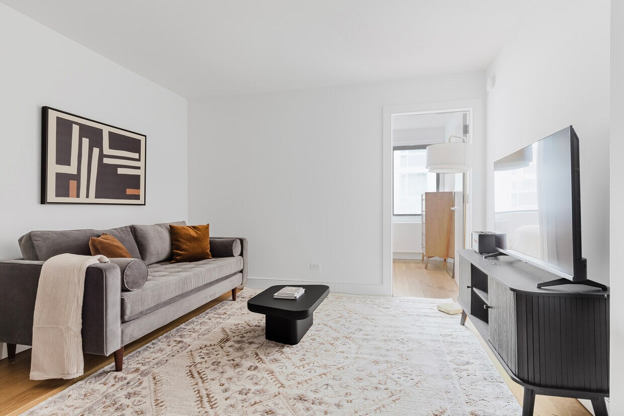 Foto principal - 230 E 44th St