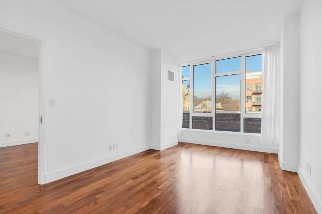 Foto del edificio - 2 bedroom in Brooklyn NY 11211