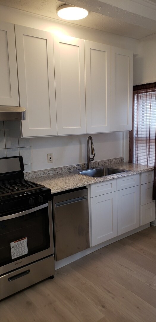 Building Photo - 283 W North Ave