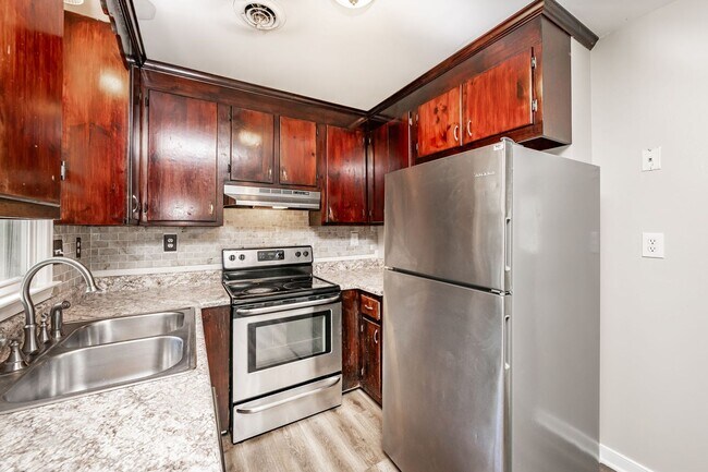 Foto del edificio - 8813 Firethorne Ln
