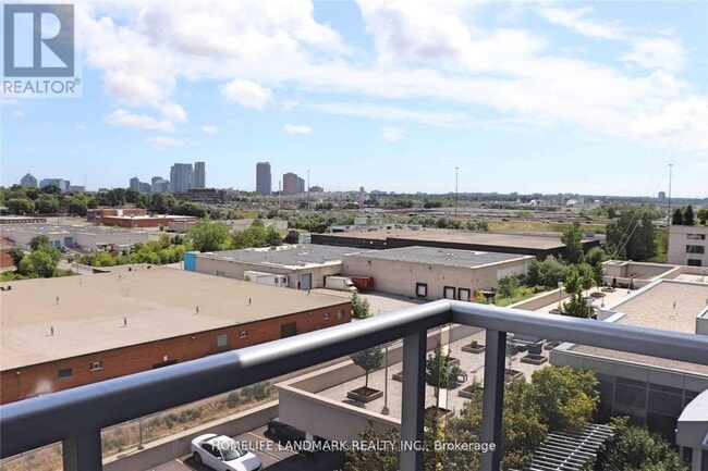 Building Photo - 181 Village Green Square