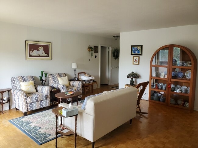 Building Photo - 7320 Glenroie Ave