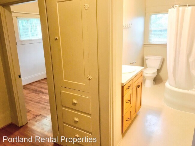 Foto del edificio - 2 br, 1 bath House - 2416 SE Monroe St.