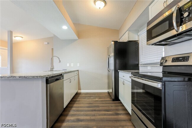 Building Photo - 4826 Hurley Ave