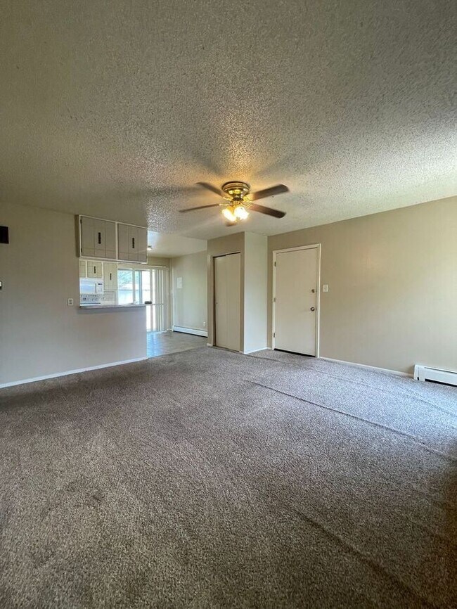 Foto del edificio - 2 Bed 1 Bath Apartment MOVE IN SPECIAL: $5...