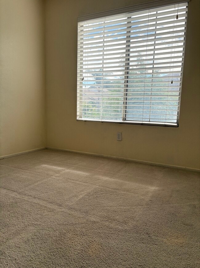 Building Photo - 16466 Denhaven Ct