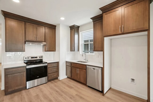 Building Photo - 1915 NW 18th Ave